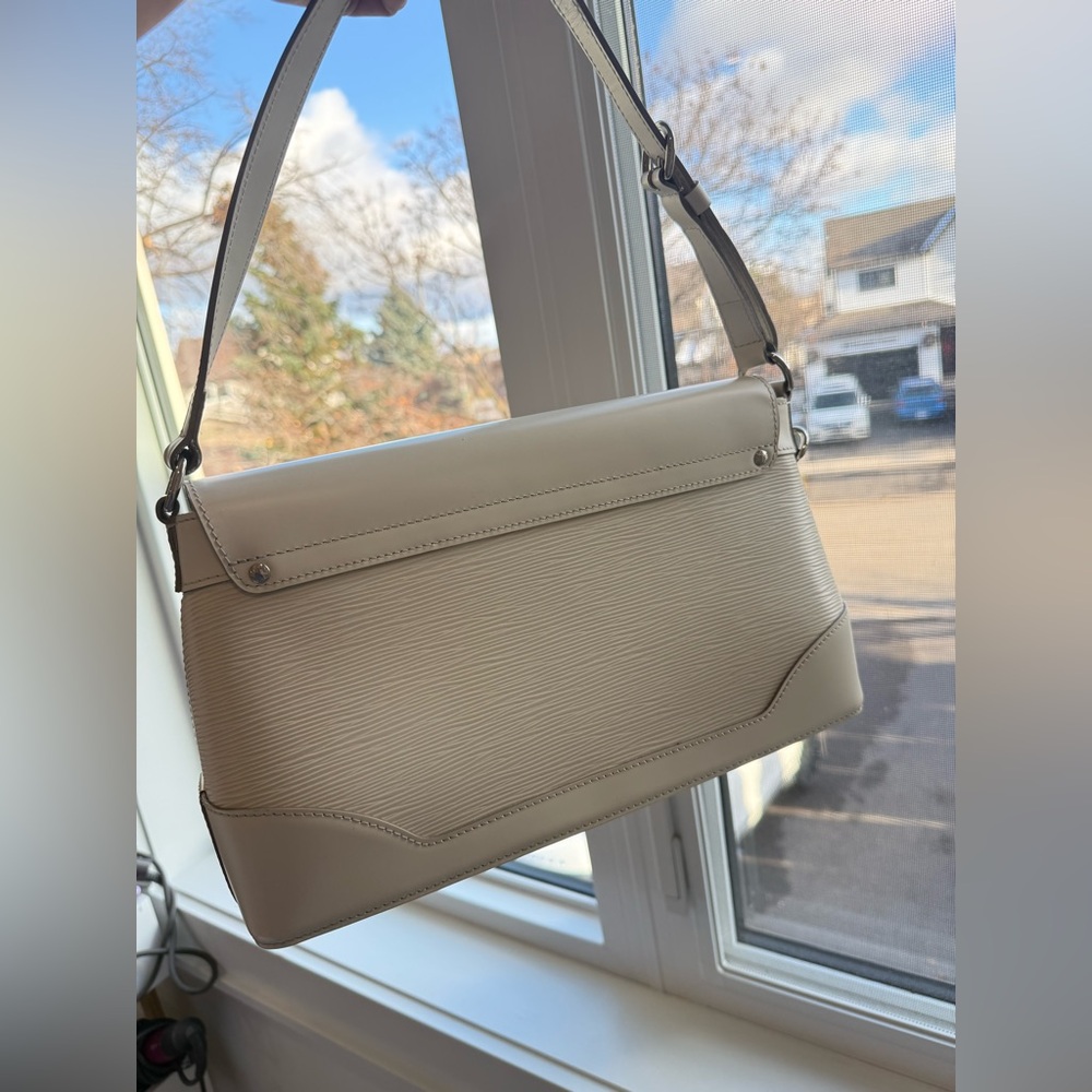 Authentic Louis Vuitton Bagatelle PM bag in ivory Epi leather. - Picture 3 of 6
